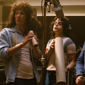 Freddie Mercury zemřel v rukou Jima Huttona.