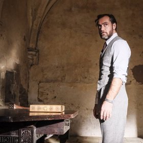 Jude Law má neskutečné charisma!