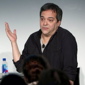 V 52 letech podlehl koronaviru.