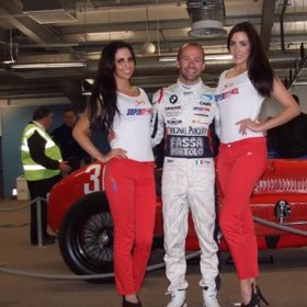 Truchlí celá rodina.