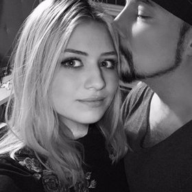 Láska jim jen kvete.