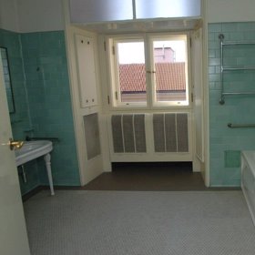 Koupelna v bytě Jana Masaryka.