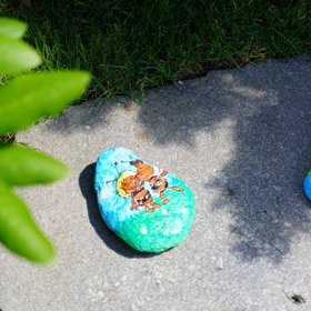 Někteří nosí i dárky, které sami vytvoří.