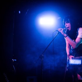 Ještě stále občas koncertuje.