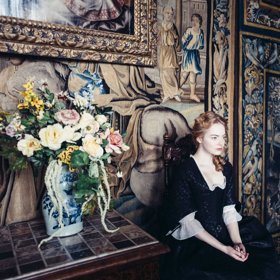 Emma Stone jako intrikánka Abigail ve snímku Favoritka.