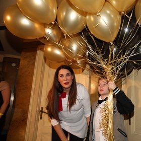 Malý Karel je velmi podobný tatínkovi.