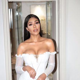 Jen za hodinky dala necelý milion.