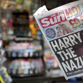 Jednou šel na maškarní za nacistu. To se moc nepovedlo.