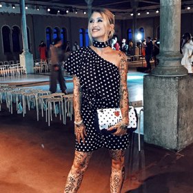 Sharlota se oblékla do šatů Vandy Jandy.