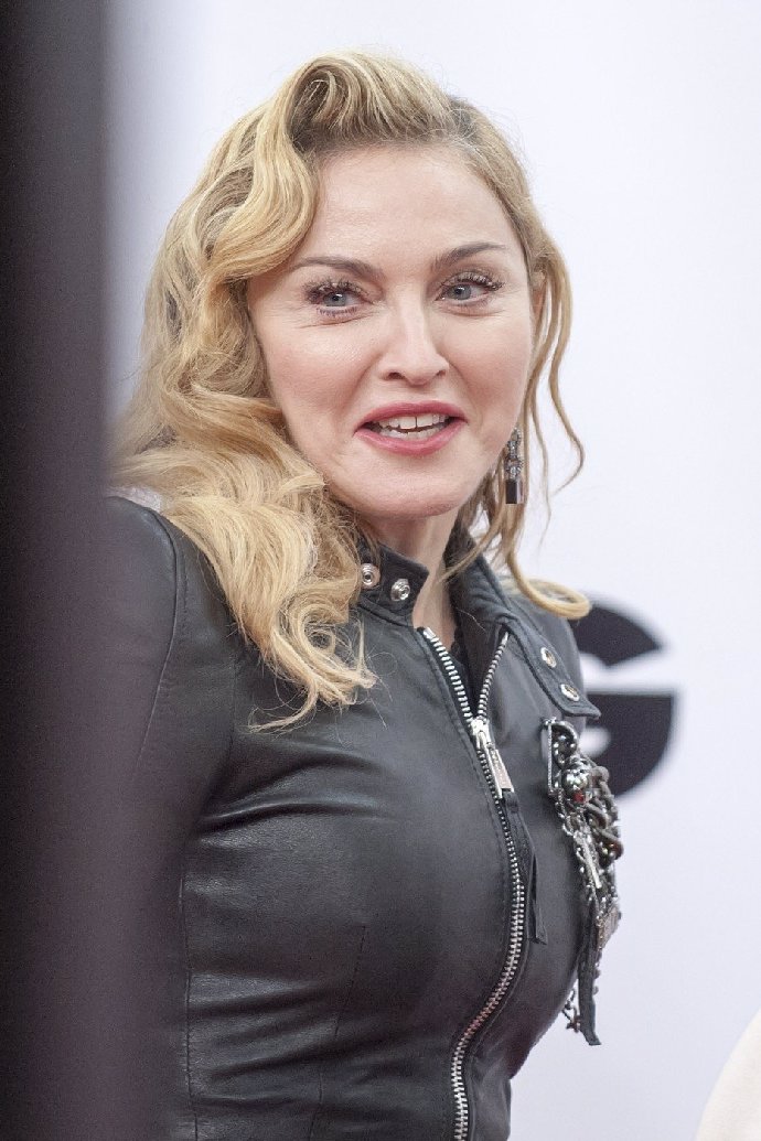 Foto k tématu Madonna – stránka 287