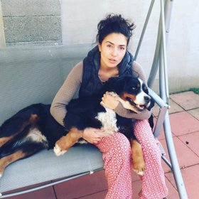 Lucia se svým psem.