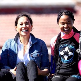 Meghan se mimo Anglii cítí zjevně dobře.