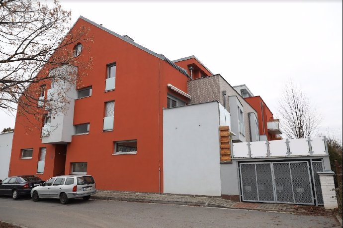 FOTO: Tady bydlí Jiří Dvořák. – stránka 827