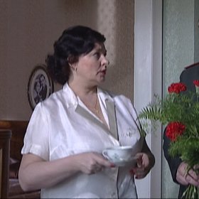 Dana Bartůňková a Petr Nárožný v seriálu Černí baroni (2004).