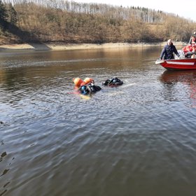 Nakonec vylovili i sebevraha