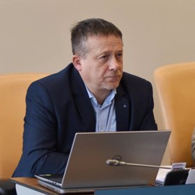 V letech 2016 až 2020 byl členem Rady Královéhradeckého kraje, kde měl v gesci regionální rozvoj, cestovního ruch, evropské granty a dotace.