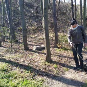 Poslouchá téměř na slovo.