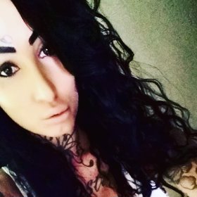 Co si to Mia udělala s obličejem? Je to jen nešťastný photoshop?