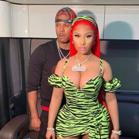 Je registrován jako sexuální delikvent.