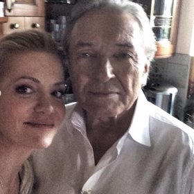 Smrt Mistra Daru velmi zasáhla.