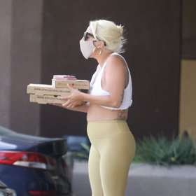 Lady Gaga se stavila s přítelem pro pizzu.