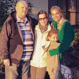 Pak jely na Slovensko, jelikož tam Dara měla večer vystoupení, a rovnou se stavily i u Dařiných rodičů.