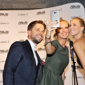 Pojďme se vyfotit všichni se všemi!