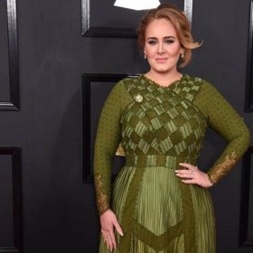 Adele při předávání cen Grammy v roce 2017.