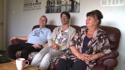 FOTO: Žije s nimi ještě maminka jednoho z partnerů.