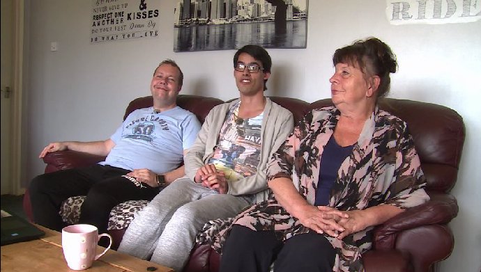 FOTO: Žije s nimi ještě maminka jednoho z partnerů. – stránka 2162