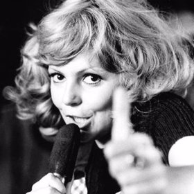 Kvůli chorobě si zpěvačka byla nucena dát několikrát dlouhé pracovní pauzy.