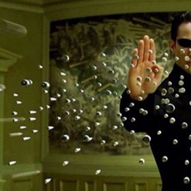 Keanu Reeves v kultovním filmu Matrix.