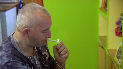 FOTO: Standa je cholerik, alkoholik a nepohrdne cigaretkou.