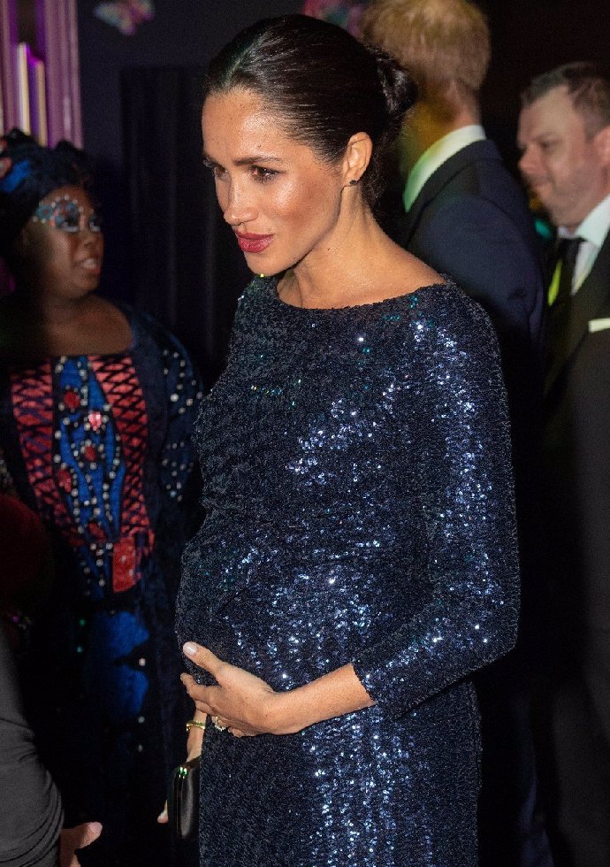 FOTO: Sázkaři předpovídají, že Meghan porodí holčičku. – stránka 430
