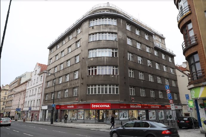 FOTO: S manželkou má Dalibor Gondík napůl byt na Novém Městě v Praze, Žitná ulice. – stránka 794