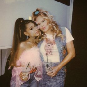 Naposledy vystupovala v klipu Ariany Grande.