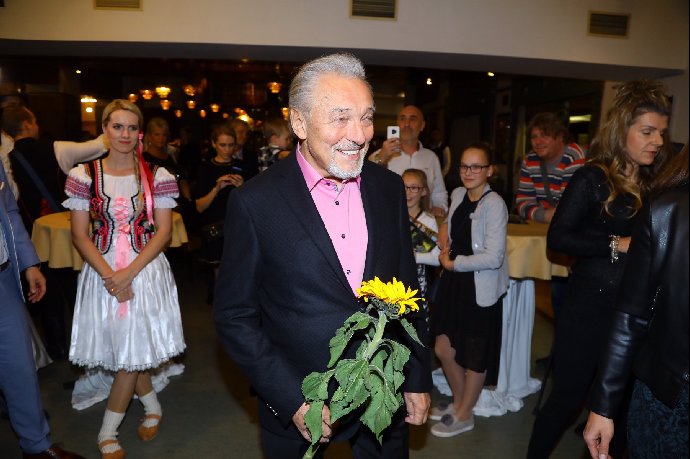 Foto k tématu Karel Gott – stránka 403