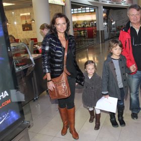 Manželé Adamcovi s dětmi.