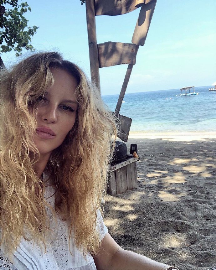 FOTO: Simona Krainová si užívá dovolenou se svým partnerem. – stránka 1007