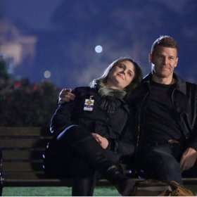 Sběratelé kostí - konec dobrý, všechno dobré? Emily Deschanel a její herecký partner David Boreanaz.