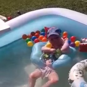 Snaží se najít nemocnici, která by byla ochotná léčit jejich chlapečka.