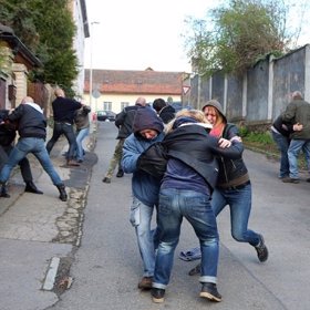 Hororové chvilky při natáčení: Policista vjel do davu lidí