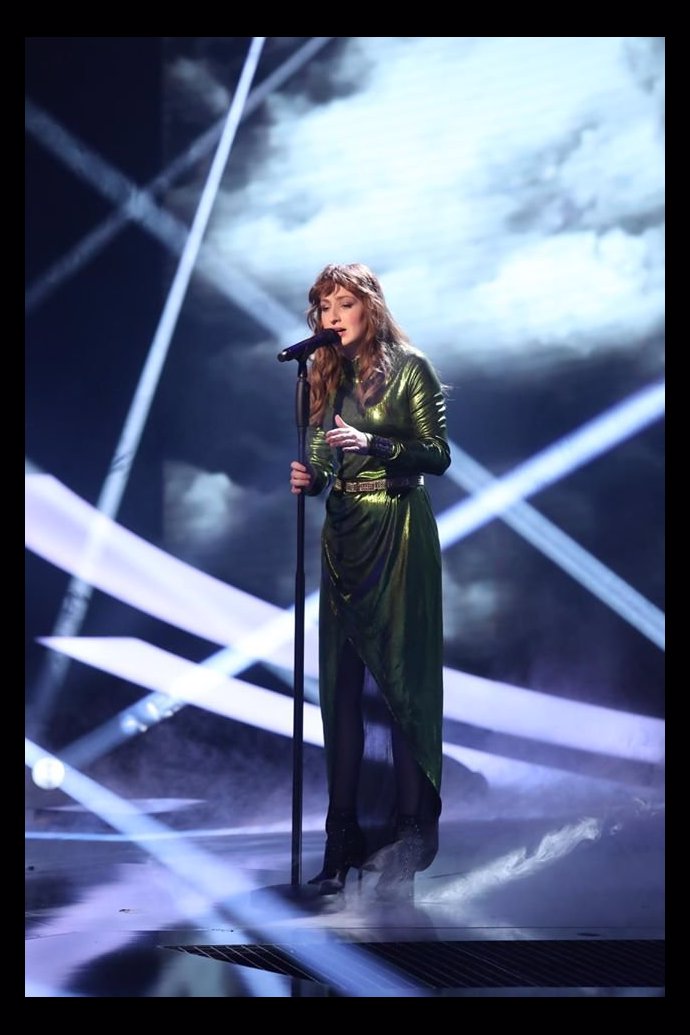 FOTO: Barbora Piešová zazpívala v druhém kole Milovanie v daždi od Richarda Müllera. – stránka 104