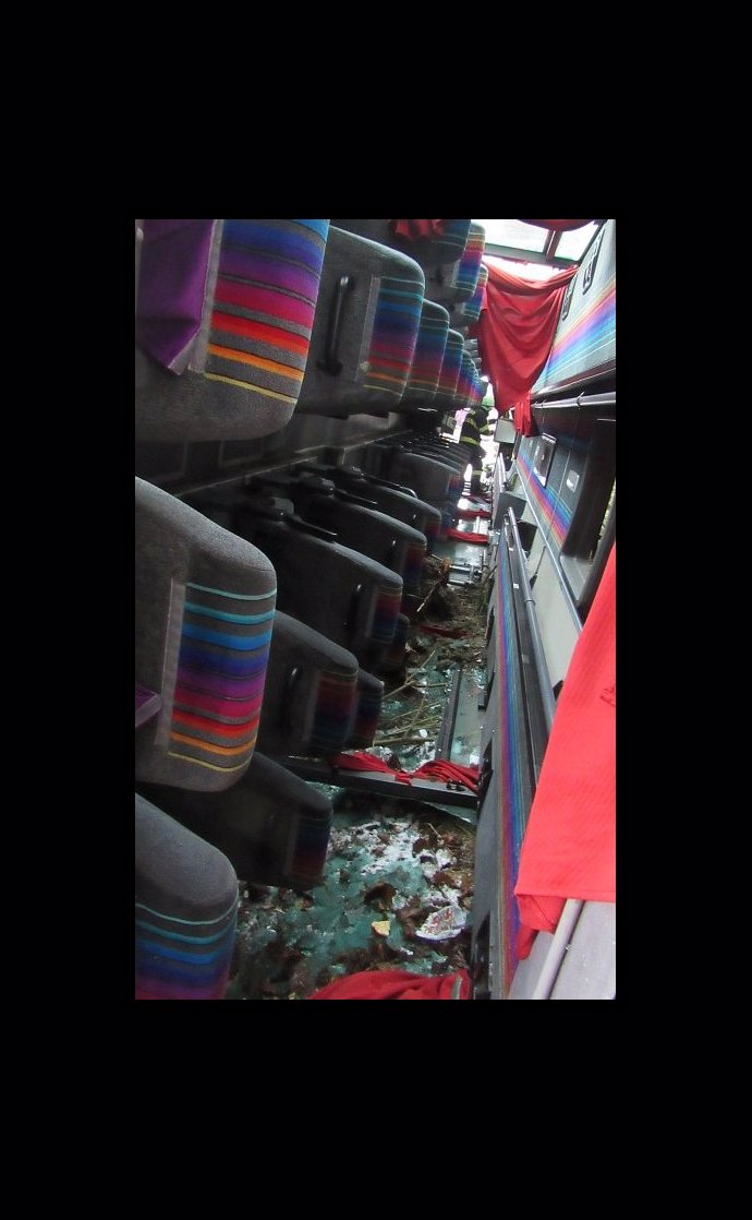 FOTO: V Třebechovicích pod Orebem havaroval autobus. – stránka 478