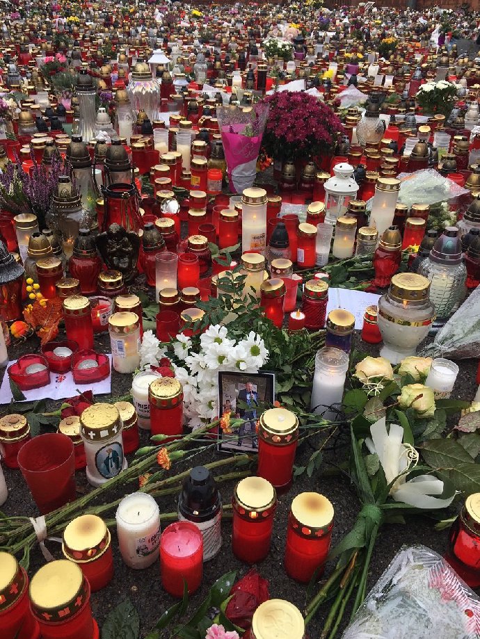 Foto k tématu Karel Gott – stránka 783