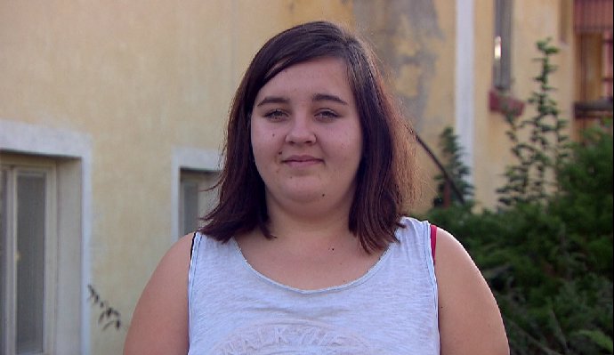 FOTO: Monika ještě neví, v čem bude deset dní žít. – stránka 2004