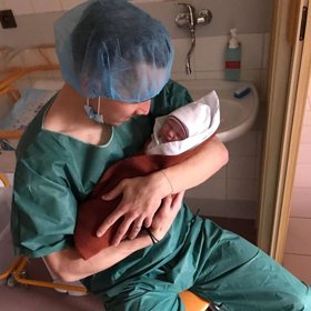 Josef Šural s novorozenou dcerkou Melissou koncem února 2019.