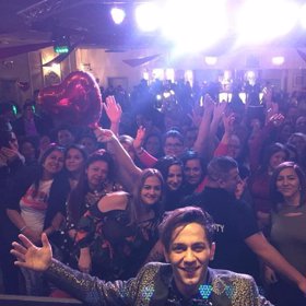 A to chtěl před pár lety seknout se zpěvem!