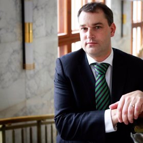 Mojmír Hampl krok označil za fiskální šílenství