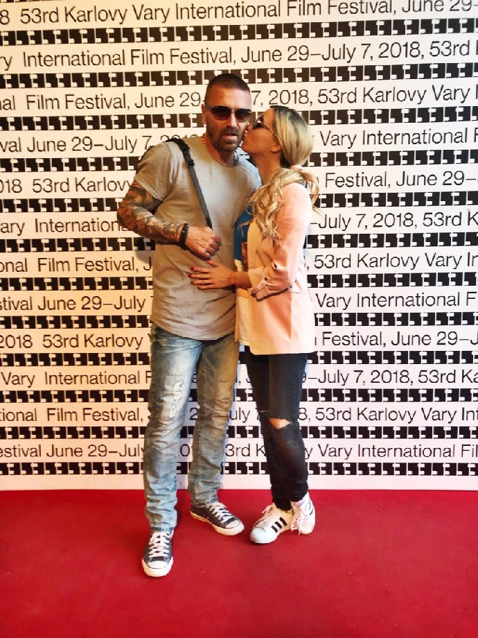 FOTO: Kateřina s partnerem Tomášem. – stránka 205